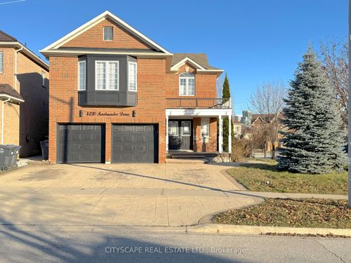 4270 Trailmaster Dr, Mississauga, ON, L5V3C1 | Card Image