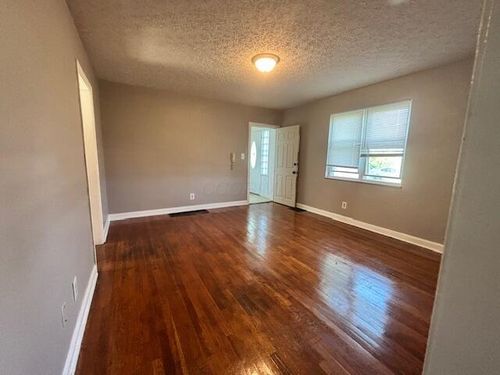 c-233 N James Road, Columbus, OH, 43213 | Card Image