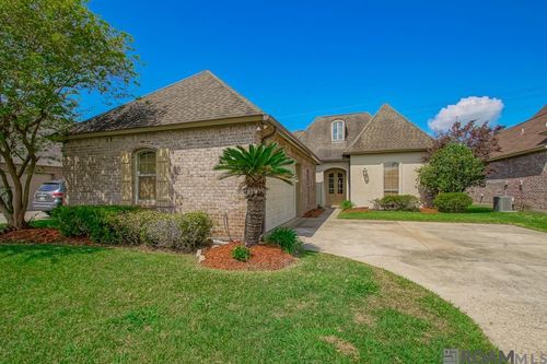 8602 Foxfield Dr, Baton Rouge, LA, 70809-5218 | Card Image