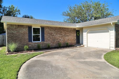 1262 140th St, Glenpool, OK, 74033-3139 | Card Image
