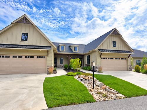 1916 W Woodglen Cir, Valparaiso, IN, 46383-1027 | Card Image