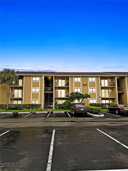 103-250 Palm Cir W, Pembroke Pines, FL, 33025 | Card Image