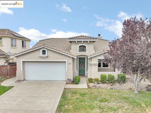 562 Douglas Dr, Brentwood, CA, 94513-5625 | Card Image