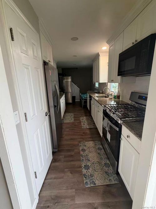 5 Lehigh Ave, Centereach, NY, 11720-3606 | Card Image