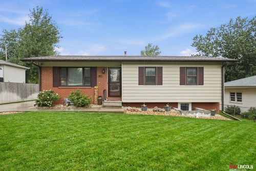 811 N 58 Street, Lincoln, NE, 68505 | Card Image