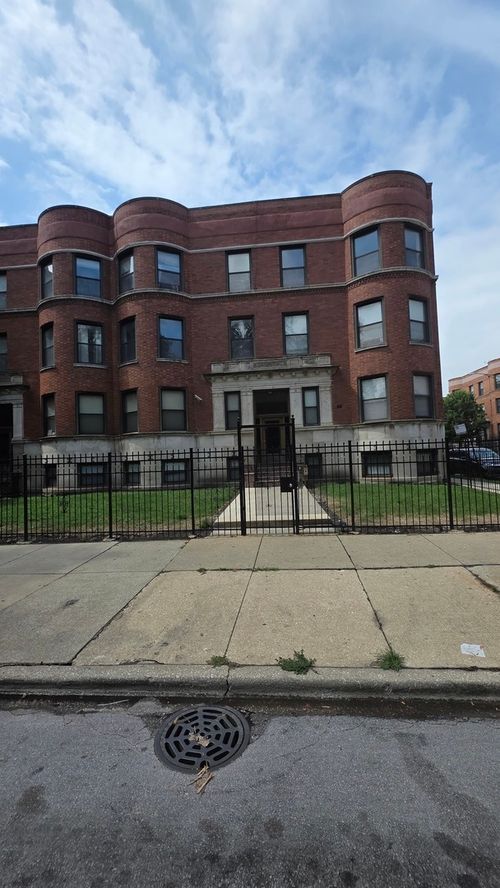 c-3-5900 S King Dr, CHICAGO, IL, 60637-1382 | Card Image