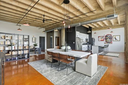 212-1331 S Flores St, San Antonio, TX, 78204-1678 | Card Image