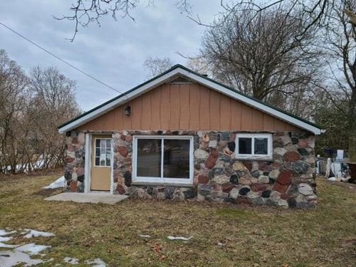 525 S 1st St, Edmore, MI, 48829-9301 | Card Image