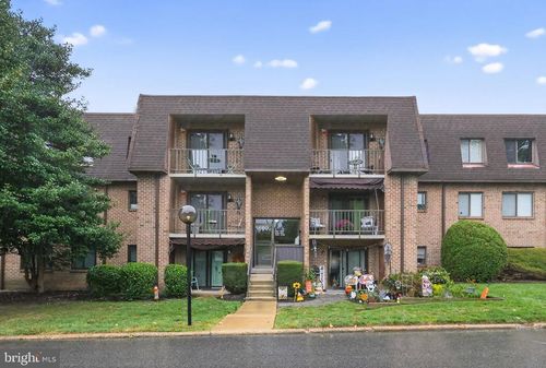 521-521 Valley Dr, WEST CHESTER, PA, 19382-6461 | Card Image