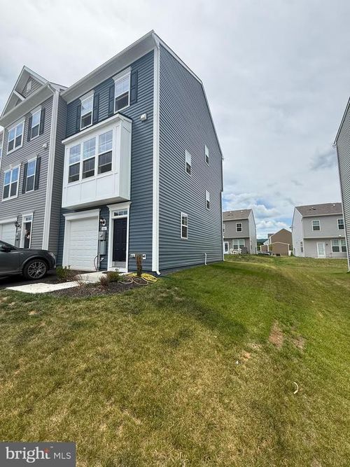 464 Husky Trl, MARTINSBURG, WV, 25403-2504 | Card Image