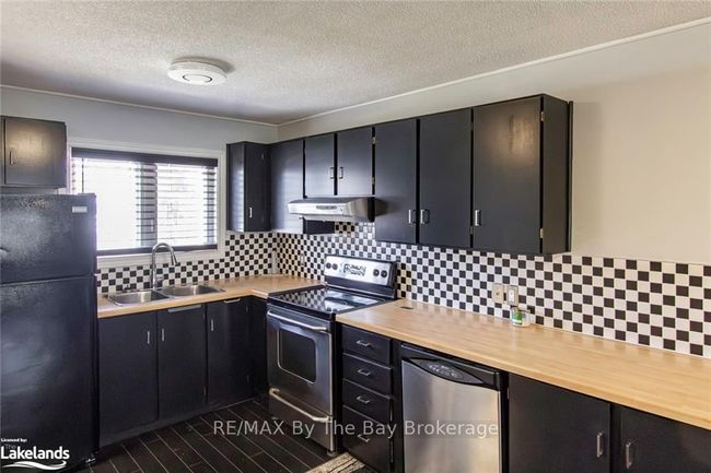 8 - 39 28th St S, Condo with 3 bedrooms, 2 bathrooms and 1 parking in Wasaga Beach ON | Image 7