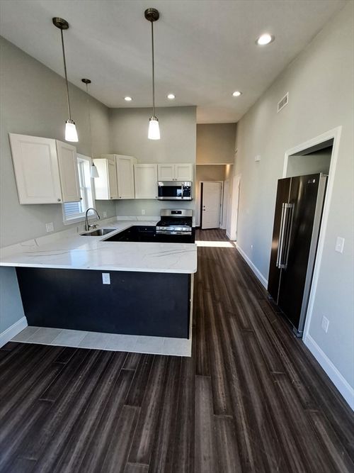 2-33 Grand St, Providence, RI, 02907-3009 | Card Image