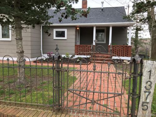 1375 Main St, Riverhead, NY, 11901-3138 | Card Image