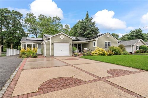 50 Towne St, Amityville, NY, 11701-3322 | Card Image