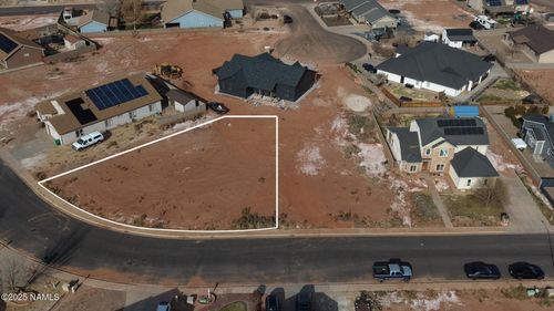 1966 Round House Dr, Winslow, AZ, 86047-2140 | Card Image