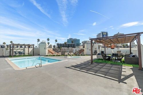 327-620 S Gramercy Pl, Los Angeles, CA, 90005-3271 | Card Image