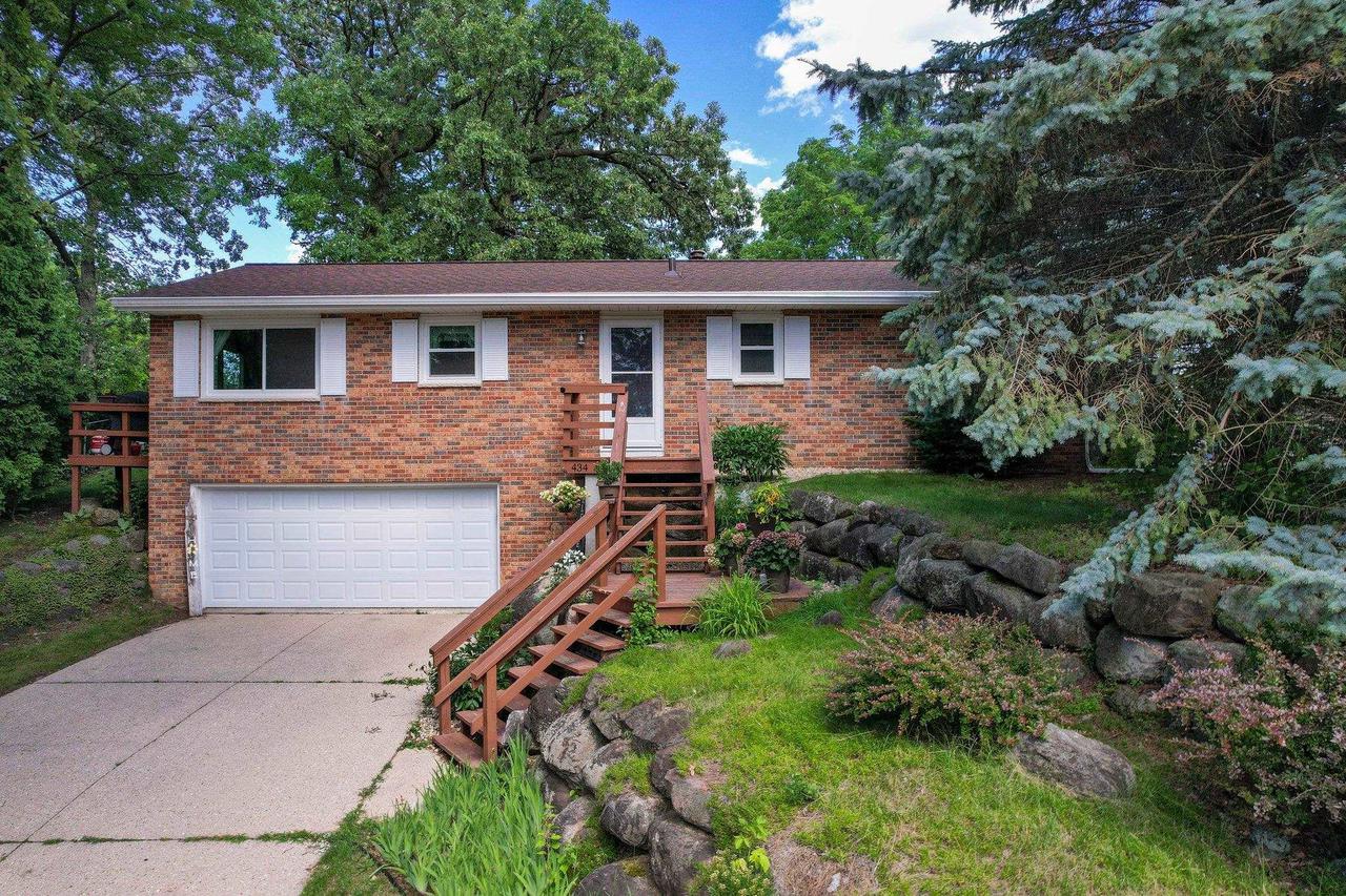 Ollie St, Cottage Grove, WI 53527