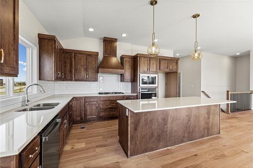 18615 W 193rd St, Spring Hill, KS, 66083-8499 | Card Image