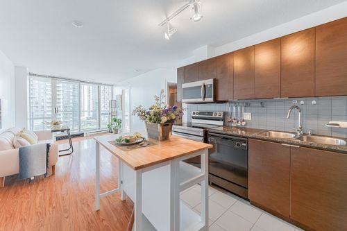 1009-13618 100 Ave, Surrey, BC, V3T0A8 | Card Image