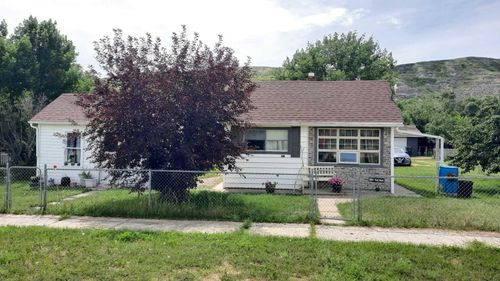 261 1 Ave, Drumheller, AB, T0J1B0 | Card Image