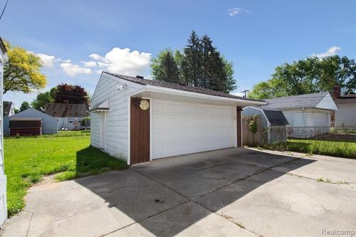 6918 Gilman St, Garden City, MI, 48135-2283 | Card Image