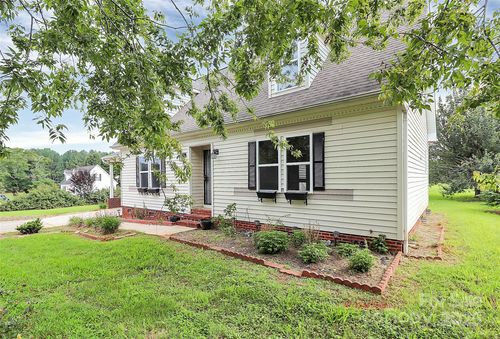 2614 Reepsville Rd, Lincolnton, NC, 28092-6897 | Card Image