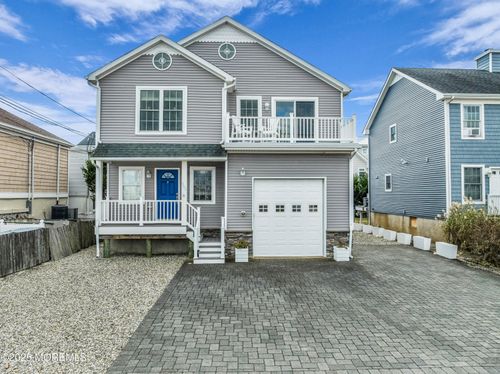 111 7th Ave, Seaside Park, NJ, 08752-1809 | Card Image