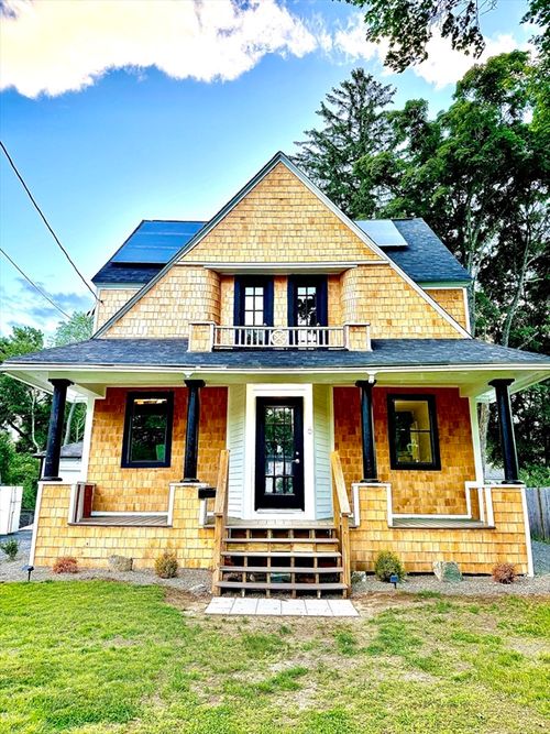 6 Wheelock St, Oxford, MA, 01540-2110 | Card Image