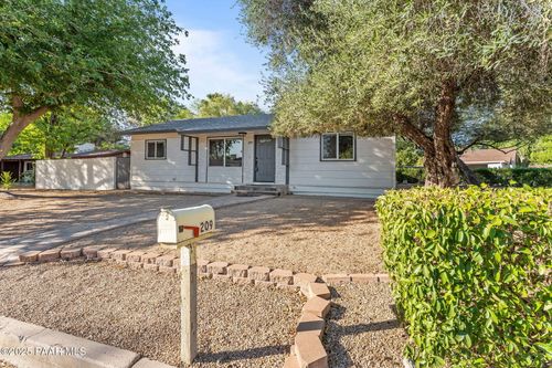 209 Sylvan Rd, Wickenburg, AZ, 85390-2316 | Card Image