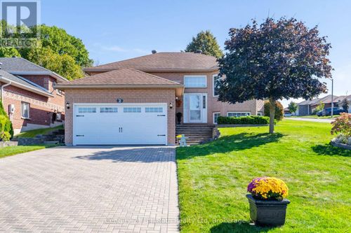 2 Charles St, Penetanguishene, ON, L9M2G6 | Card Image