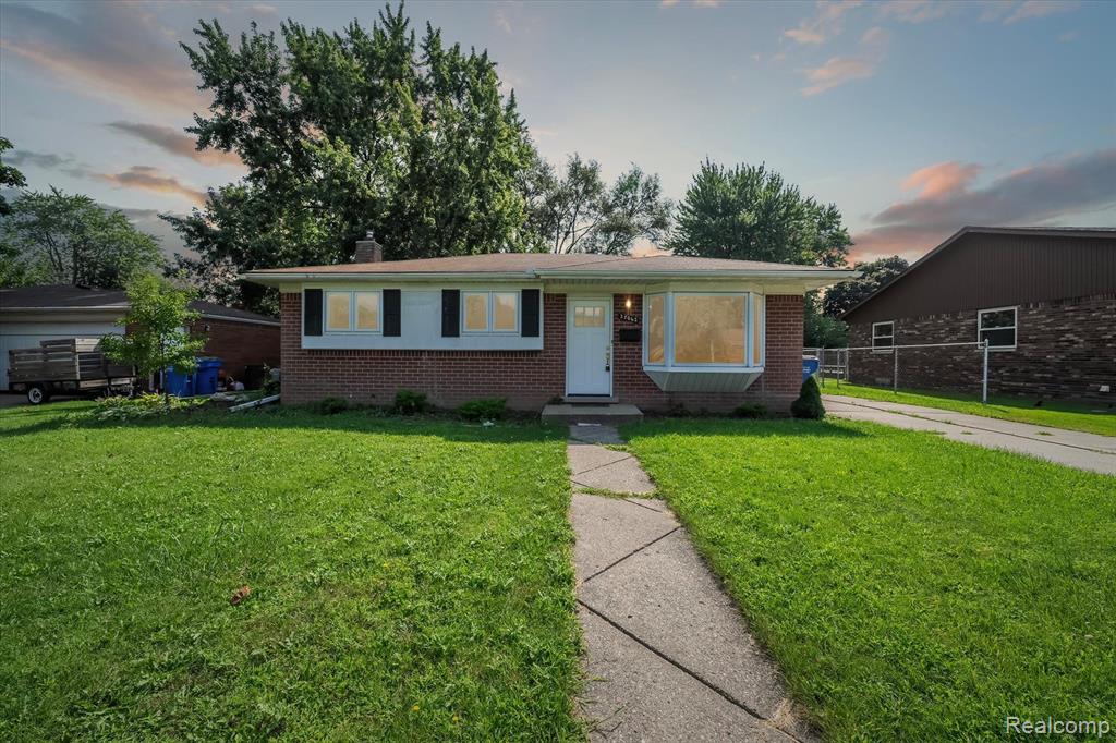Bonnie Dr, Warren, MI 48093