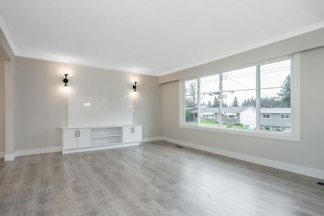 2074 Majestic Crescent, House other with 5 bedrooms, 2 bathrooms and 5 parking in Abbotsford BC | Image 5