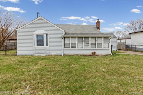 23276 Stewart Ave, Warren, MI, 48089-5717 | Card Image