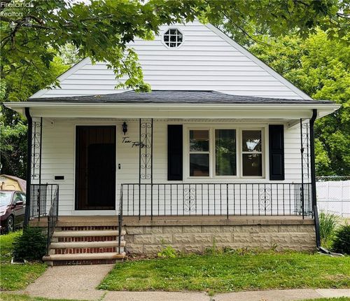 1040 W 18th St, Lorain, OH, 44052-3824 | Card Image