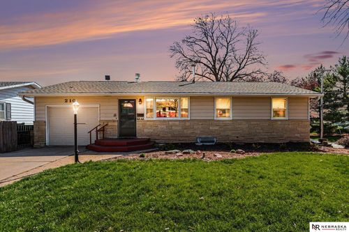 210 Greenwood Ave, Seward, NE, 68434-2232 | Card Image