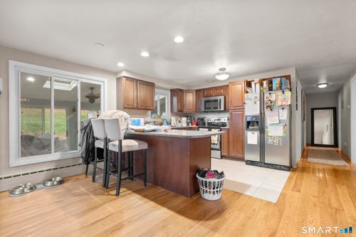 523 Chamberlain Hill Rd, Higganum, CT, 06441-4068 | Card Image