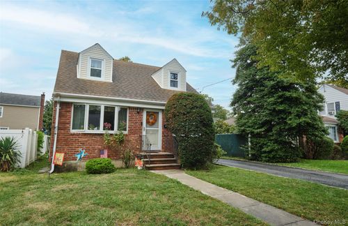 911 Covert Ave, New Hyde Park, NY, 11040-5401 | Card Image