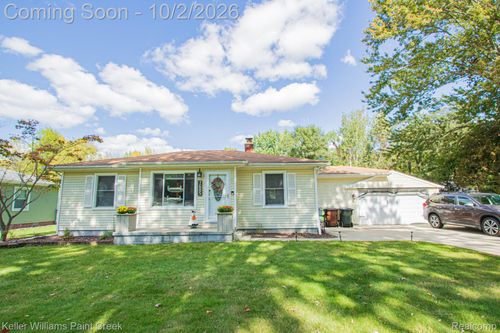 7685 Metz Dr, Shelby Twp, MI, 48316-1845 | Card Image