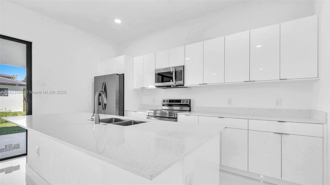 15455 Sw 232 Nd St, House other with 5 bedrooms, 4 bathrooms and null parking in Miami FL | Image 15