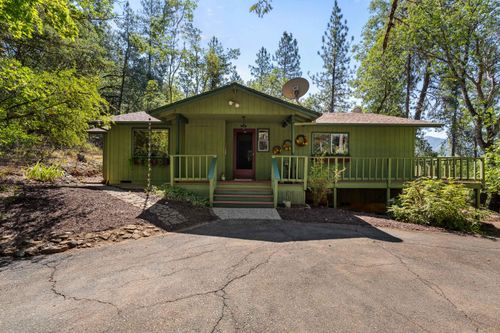 390 Troll View Rd, Grants Pass, OR, 97527-4847 | Card Image