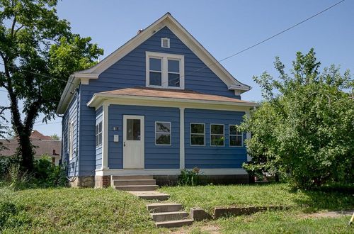 2203 E 37th St, Kansas City, MO, 64109-2806 | Card Image