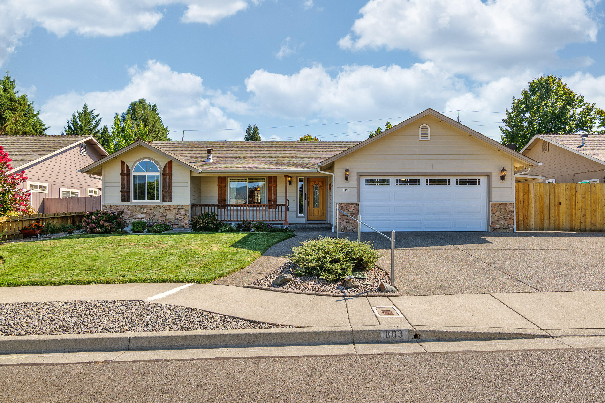 Idle Ct, Grants Pass, OR 97527