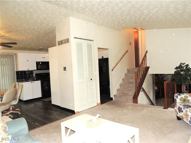 678 Laurelwood Dr Se, House other with 3 bedrooms, 2 bathrooms and null parking in Warren OH | Image 6