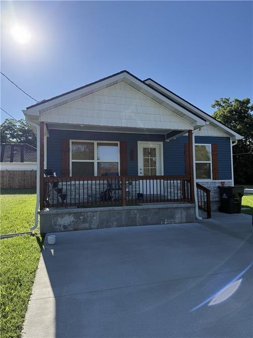600 N Spring St, Nevada, MO, 64772-2111 | Card Image