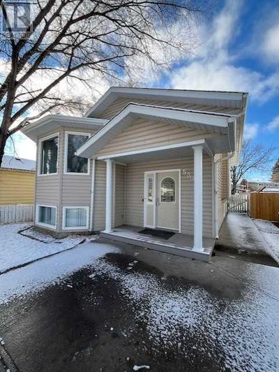 5308 52 St, House other with 4 bedrooms, 2 bathrooms and 4 parking in Taber AB | Image 3