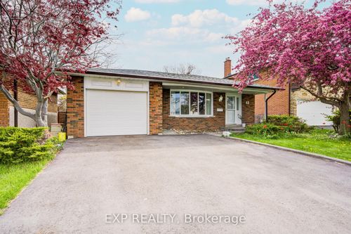43 Cleethorpes Boulevard, Scarborough, ON, M1S2S7 | Card Image