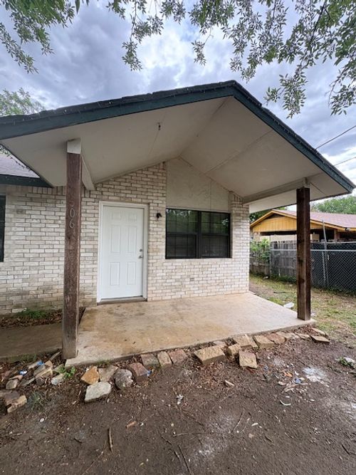 606 Guadalimar Street, Lockhart, TX, 78644 | Card Image