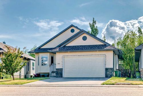 1111 Westmount Drive, Strathmore, AB, T1P1Y6 | Card Image