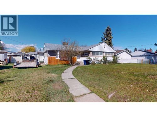 325 14th Ave S, Cranbrook, BC, V1C2X5 | Card Image