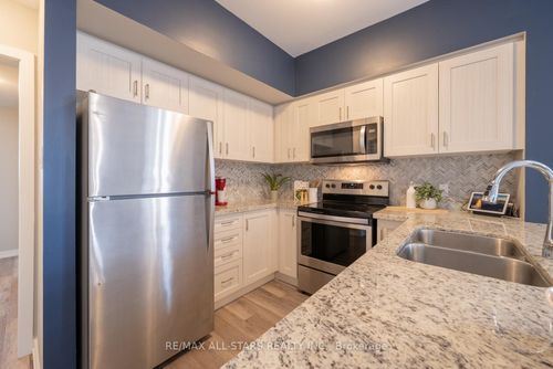 228-7 Bellcastle Gate, Stouffville, ON, L4A4T4 | Card Image
